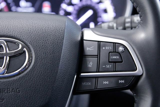 Used 2022 Toyota Highlander XLE AWD/4WD image 27