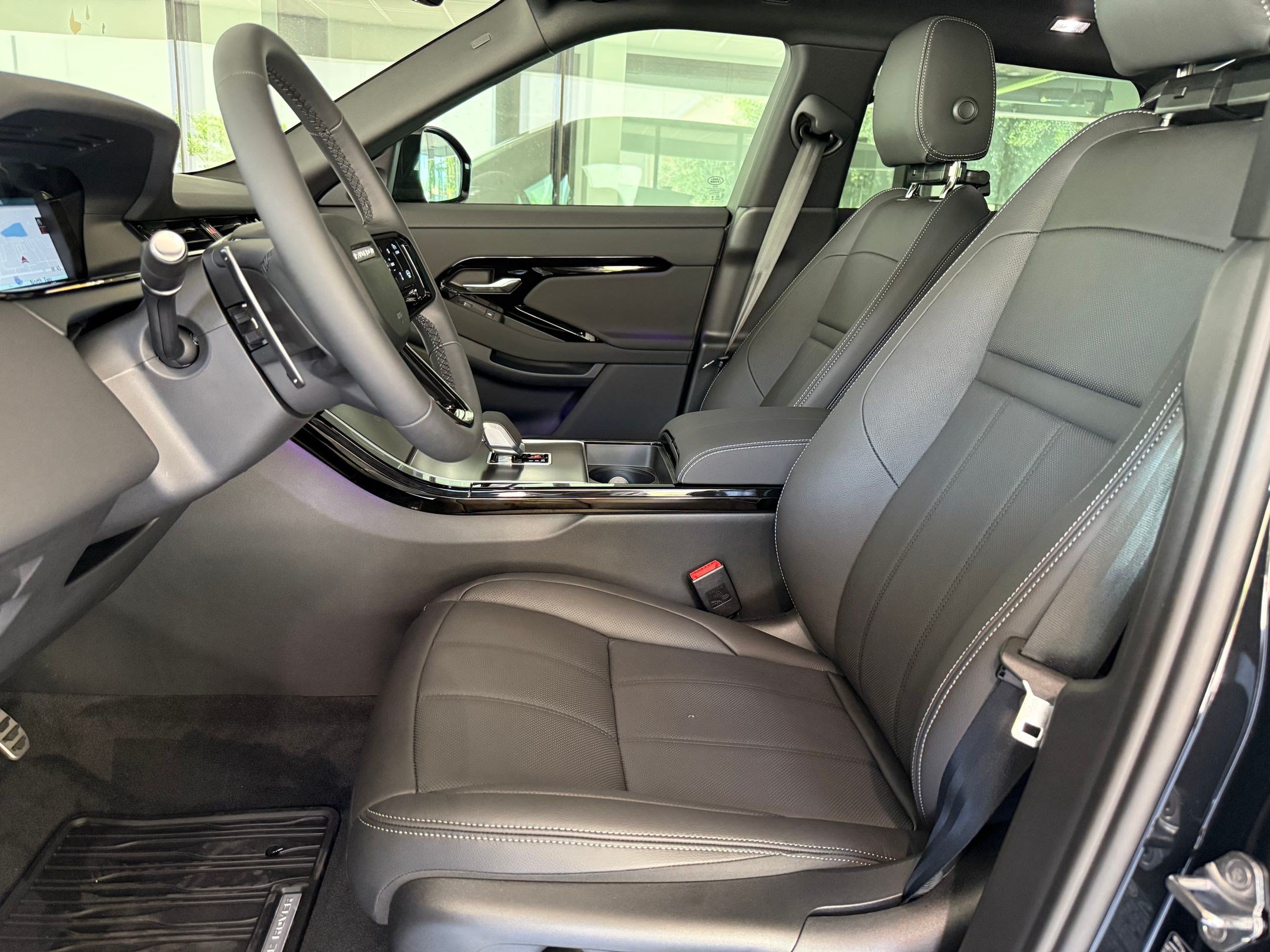 New 2026 Land Rover Range Rover Evoque Hoxton AWD/4WD image 5
