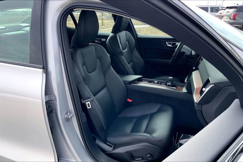 Used 2024 Volvo S60 B5 Plus image 22