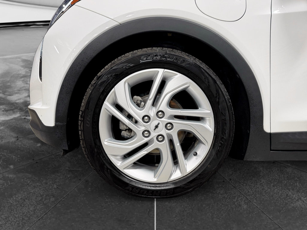 Used 2022 Chevrolet Bolt LT FWD image 28