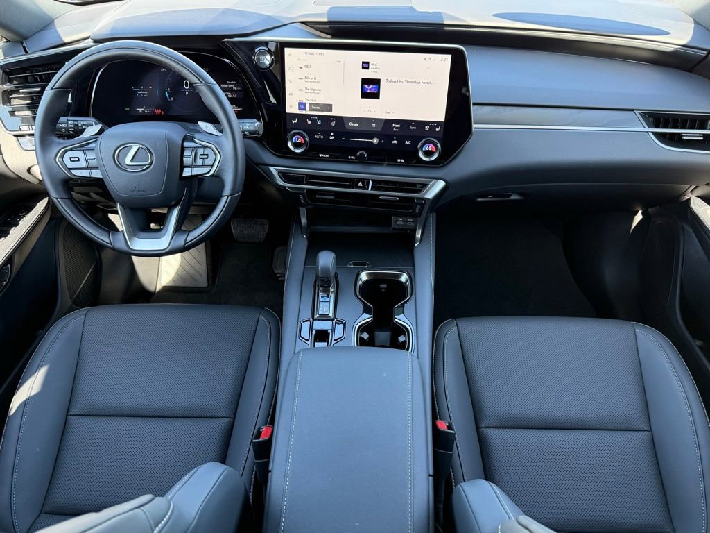 Used 2025 Lexus RX 350 Premium image 4