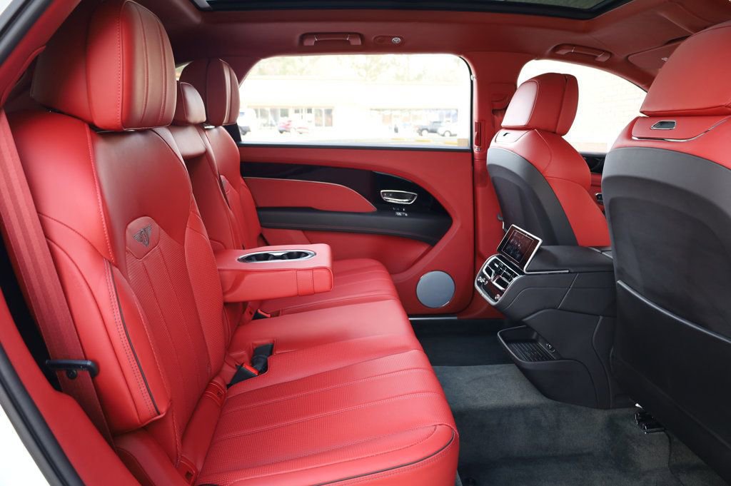 Used 2023 Bentley Bentayga Extended Wheelbase image 31