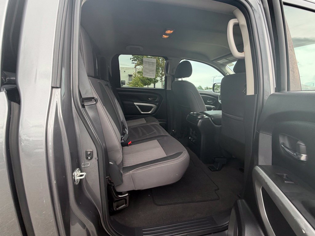 Used 2021 Nissan Titan SV w/ SV Convenience Package RWD image 45