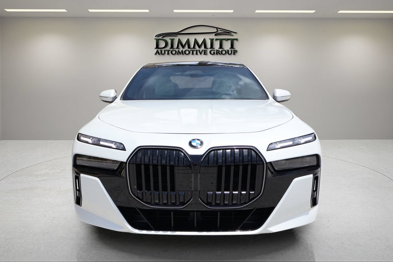 Used 2025 BMW 760i xDrive w/ Executive Package AWD/4WD image 8