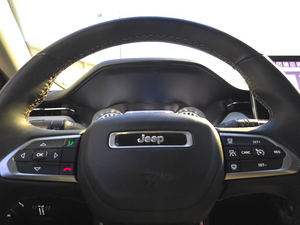 Used 2022 Jeep Compass Limited image 27