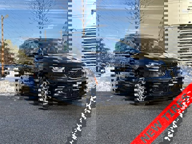 Certified 2024 Chrysler Pacifica Touring-L image 1