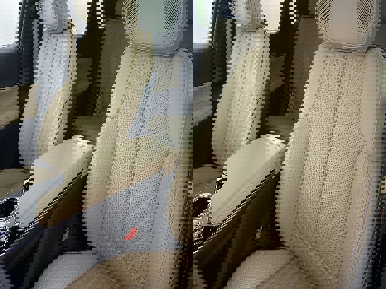 Certified 2024 Cadillac Lyriq Luxury w/ Nappa Leather Package image 11