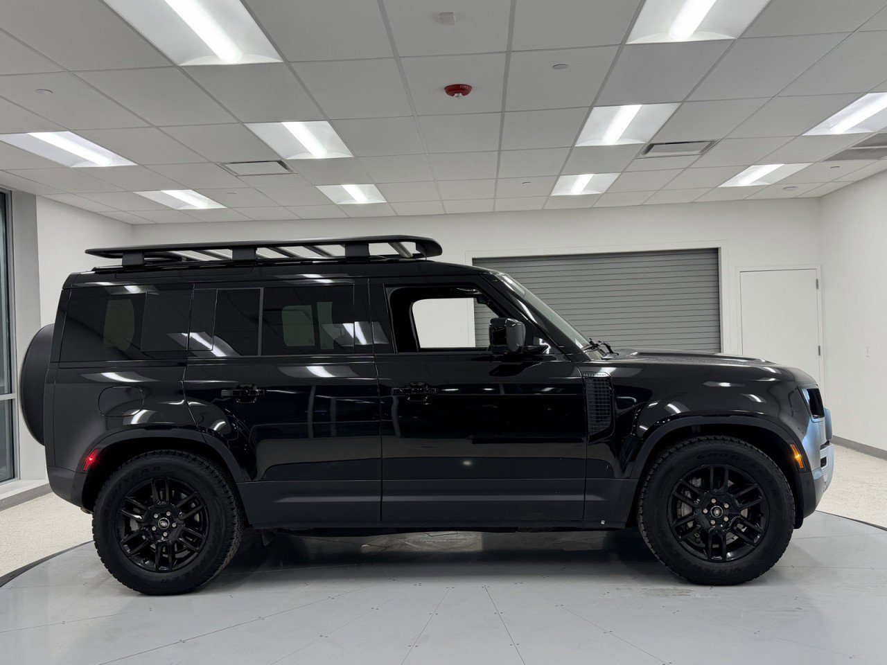 Used 2025 Land Rover Defender 110 S image 66