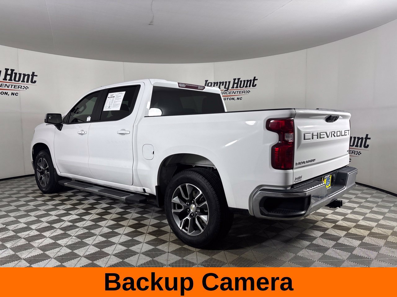 Used 2024 Chevrolet Silverado 1500 LT RWD image 9