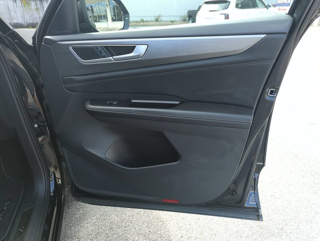 Used 2024 Volkswagen Atlas Cross Sport SE w/ Panoramic Sunroof Package FWD image 34