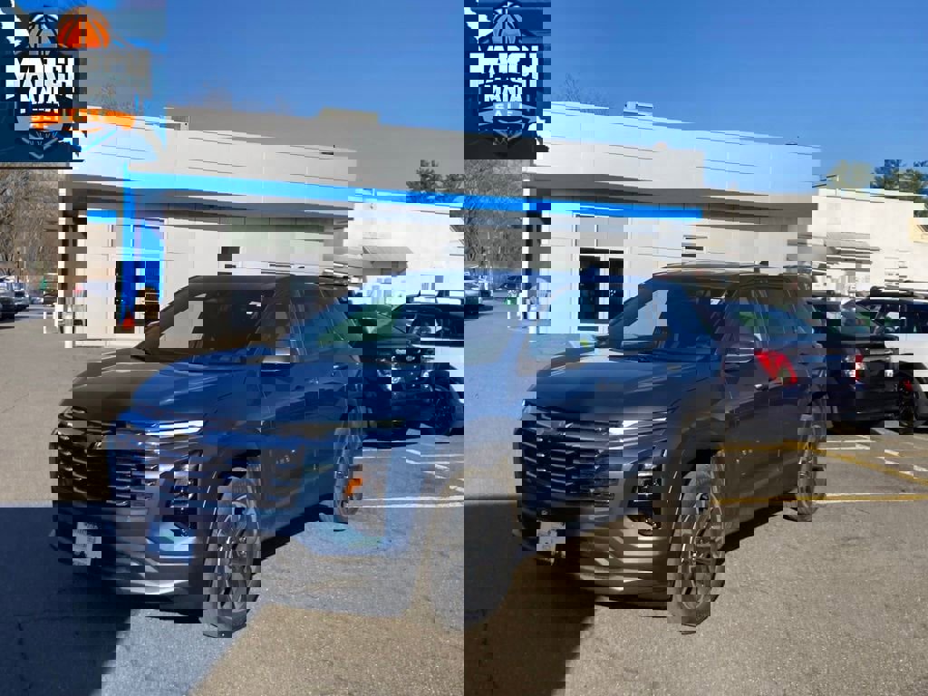 New 2026 Chevrolet Equinox LT image 3