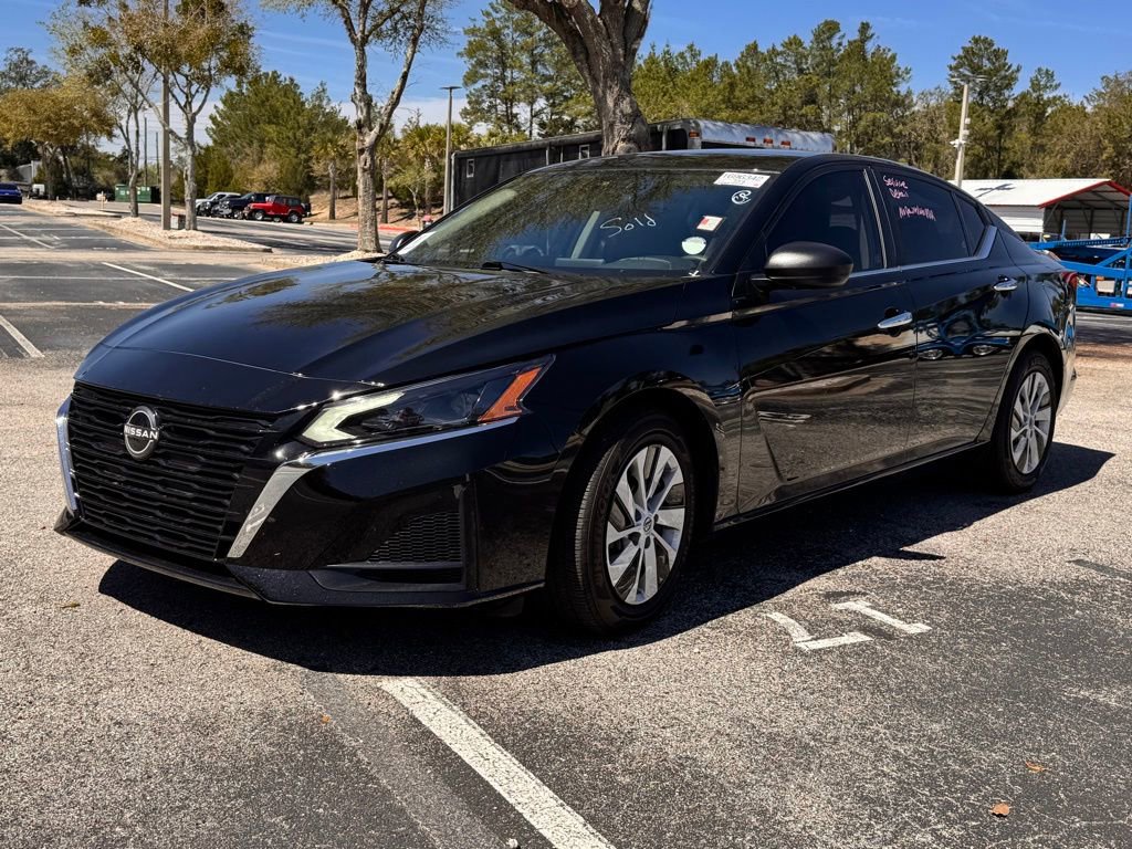 Used 2025 Nissan Altima 2.5 S image 3