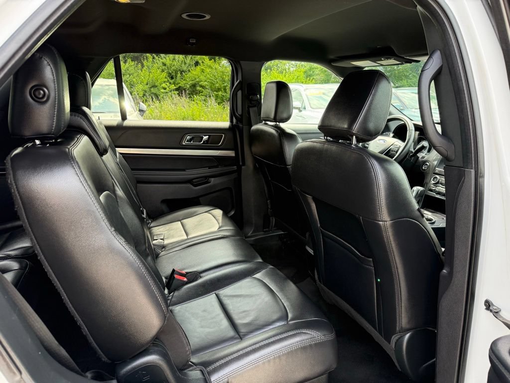 Used 2018 Ford Explorer XLT w/ Equipment Group 202A AWD/4WD image 23