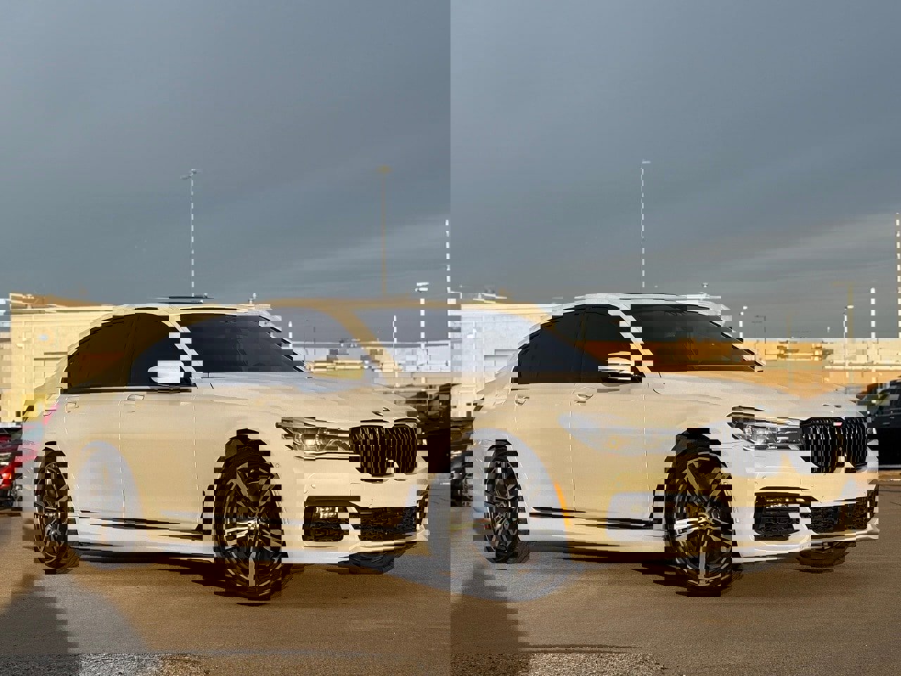 Used 2017 BMW 750i image 2