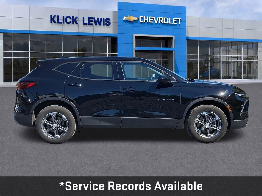 Used 2025 Chevrolet Blazer LT FWD image 9