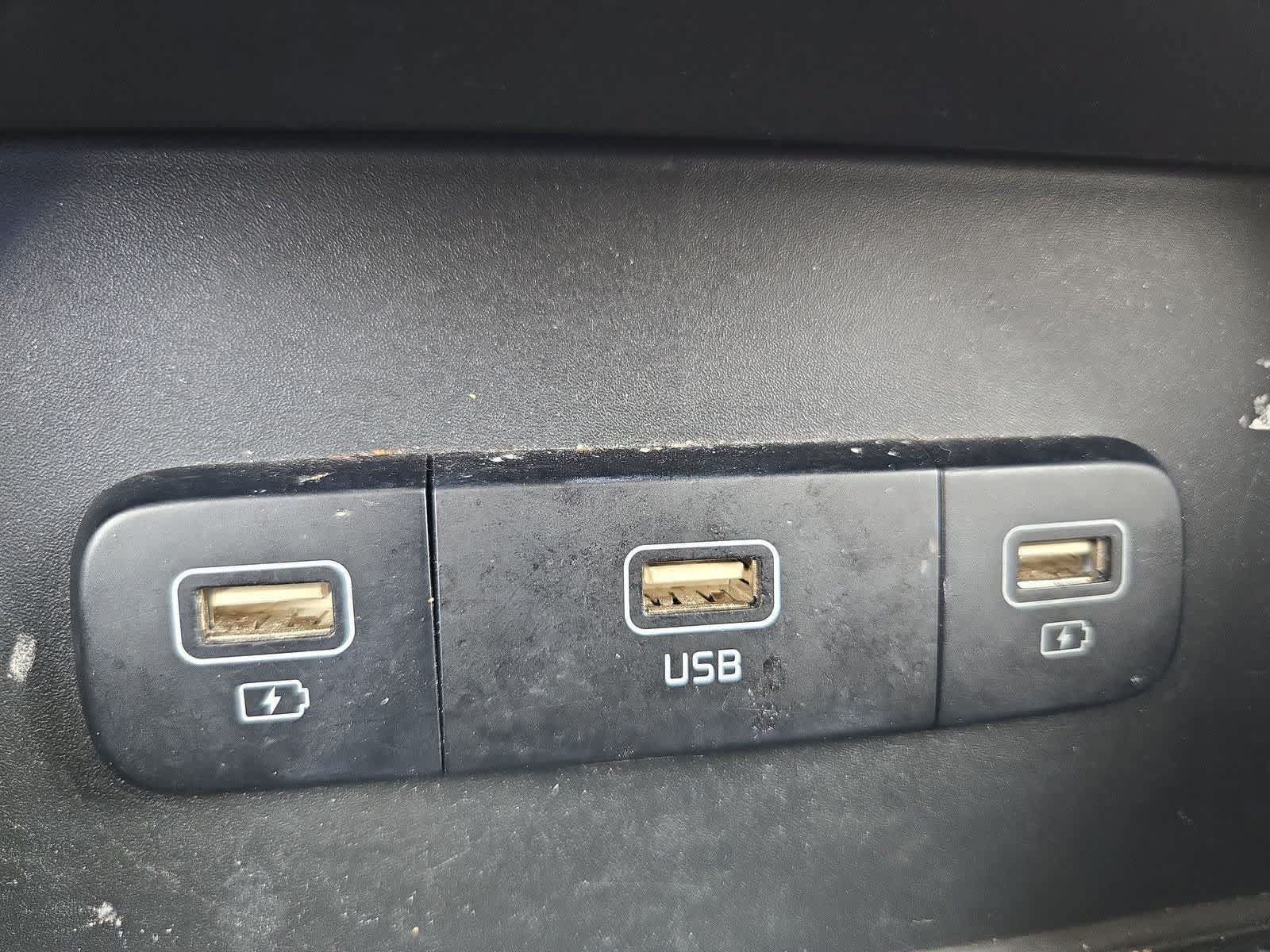 Certified 2022 Kia Carnival LX FWD image 27
