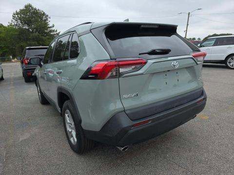 Used 2021 Toyota RAV4 XLE FWD image 2