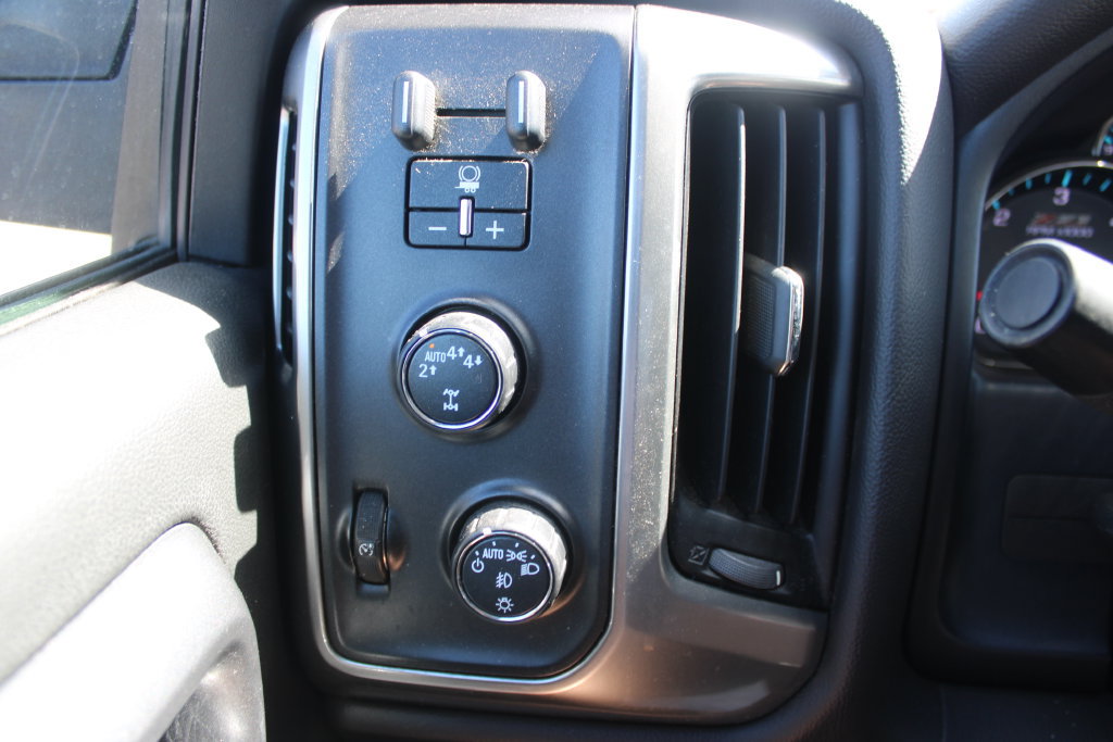Used 2018 Chevrolet Silverado 1500 LT w/ All Star Edition AWD/4WD image 31