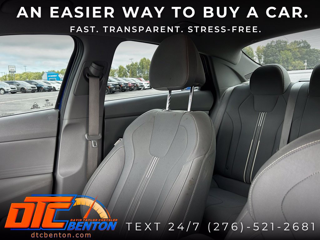Used 2023 Hyundai Elantra SEL FWD image 11