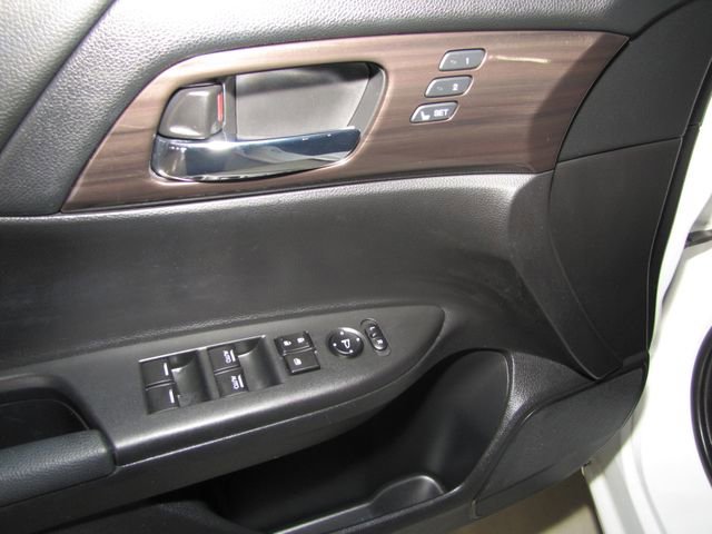 Certified 2017 Honda Accord EX-L image 12