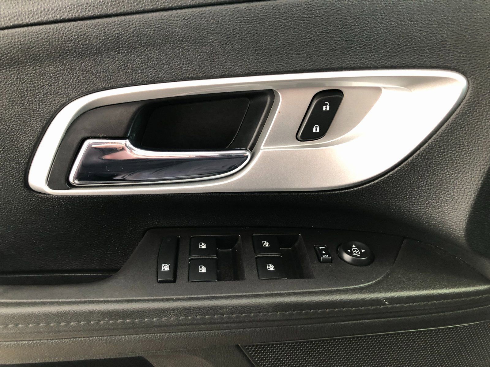 Used 2017 Chevrolet Equinox LT w/ Convenience Package image 39