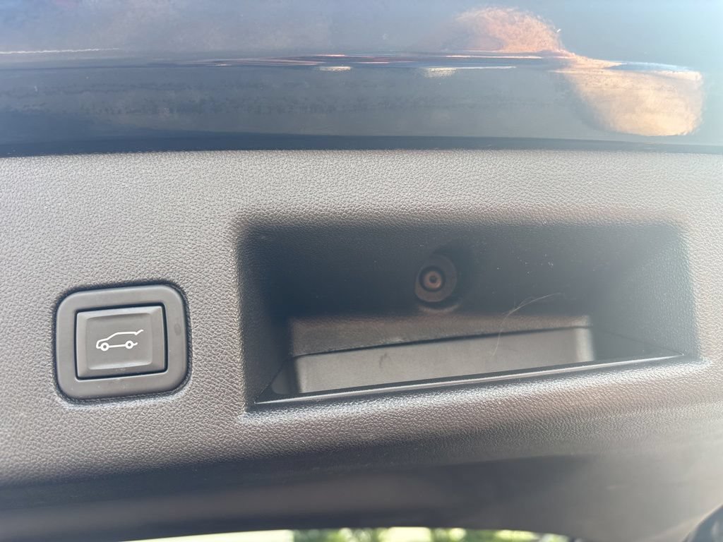 Used 2023 Chevrolet Equinox LT w/ Driver Convenience Package FWD image 23