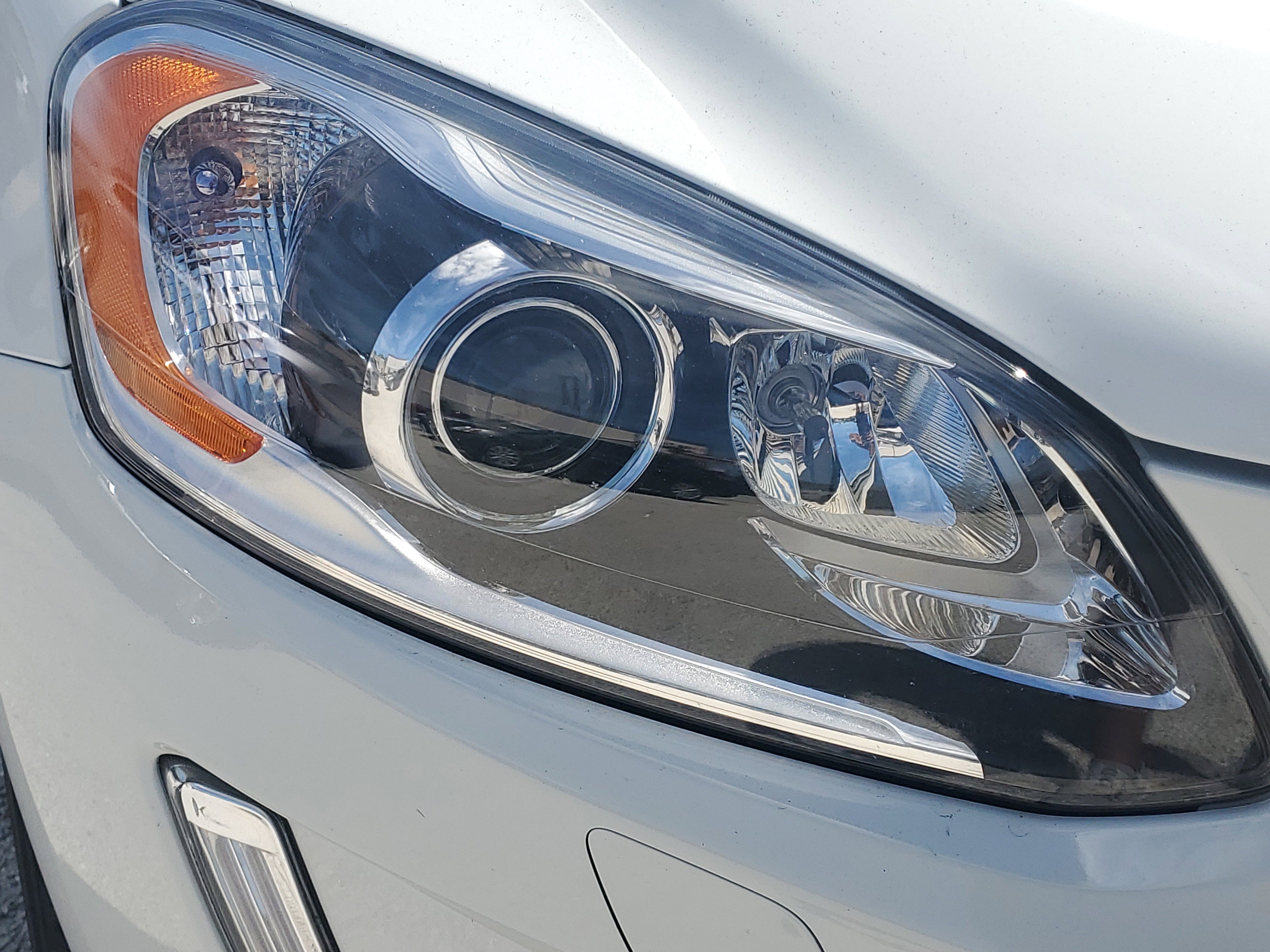 Used 2016 Volvo XC60 T5 Platinum w/ Climate Package image 2