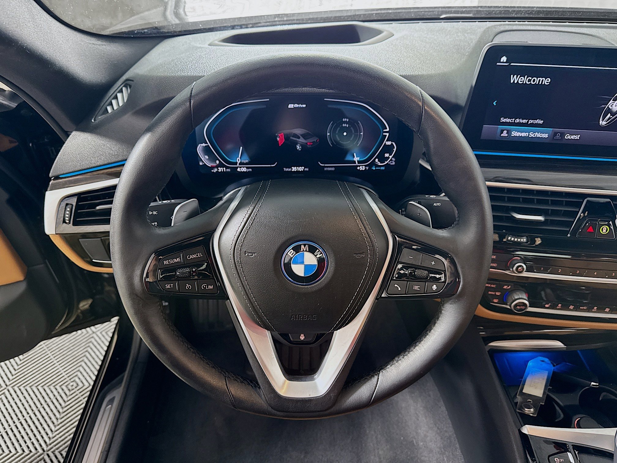 Used 2023 BMW 530e xDrive w/ Premium Package image 17
