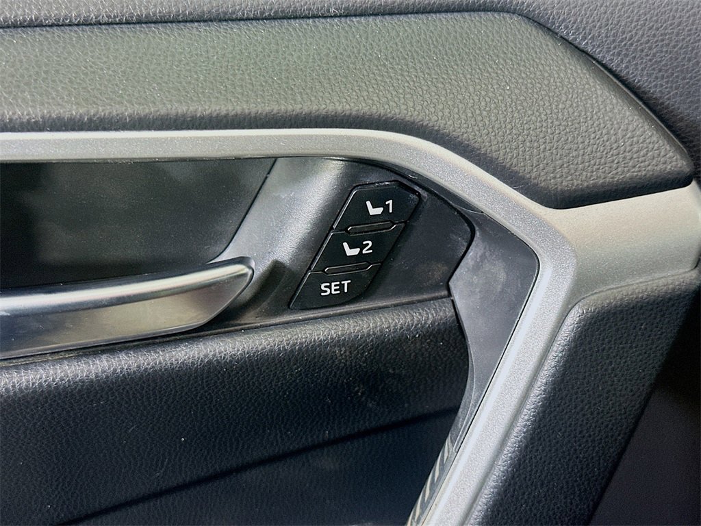 Used 2019 Toyota RAV4 XLE Premium image 21