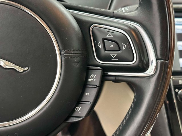 Used 2015 Jaguar XJ L Portfolio AWD/4WD image 40