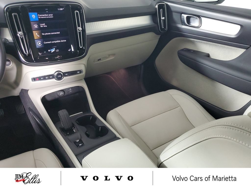 Used 2021 Volvo XC40 T5 Momentum w/ Climate Package AWD/4WD image 14
