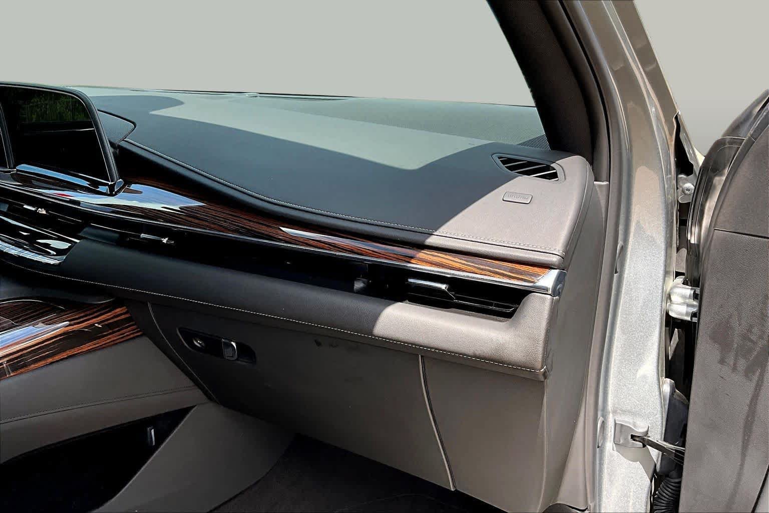 Used 2024 Cadillac Escalade Premium Luxury RWD image 17