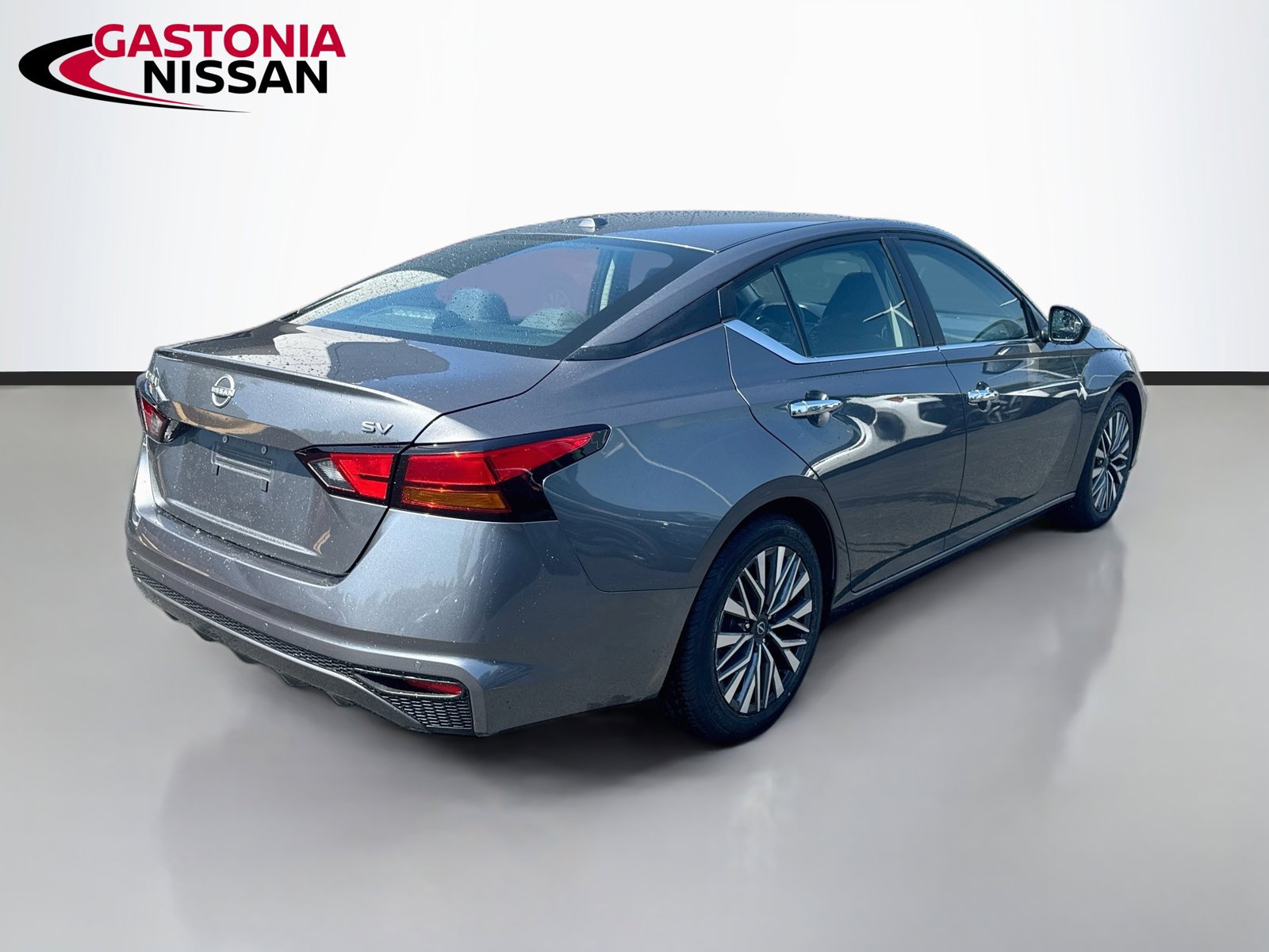 Used 2024 Nissan Altima 2.5 SV FWD image 9