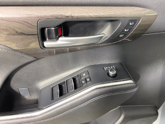 Used 2023 Toyota Highlander Platinum AWD/4WD image 13