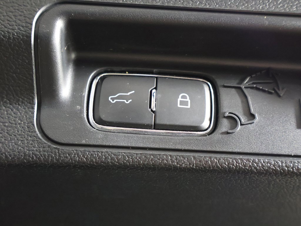 Used 2023 Ford Explorer XLT image 16