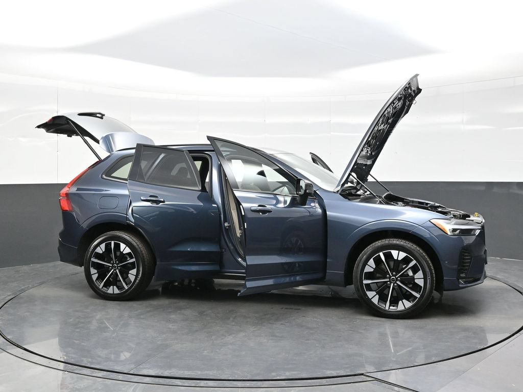 Used 2026 Volvo XC60 B5 Plus AWD/4WD image 44