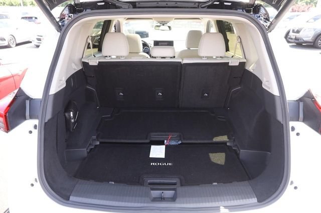 Certified 2025 Nissan Rogue SL w/ SL Premium Package FWD image 7