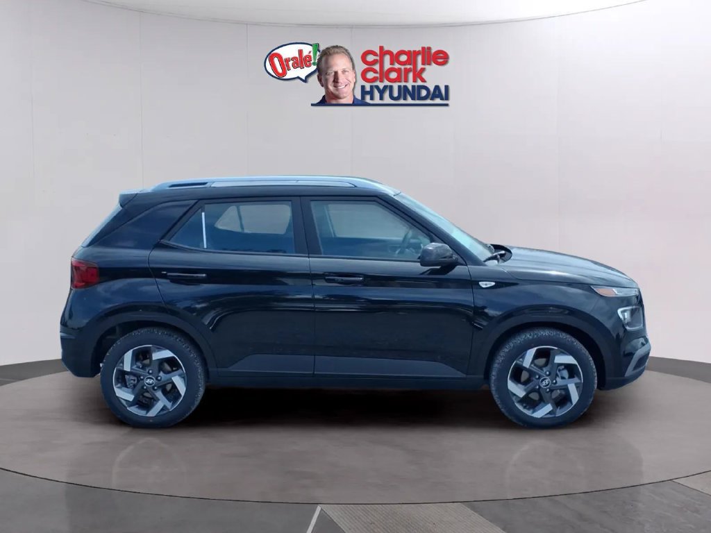 New 2026 Hyundai Venue SEL FWD image 6