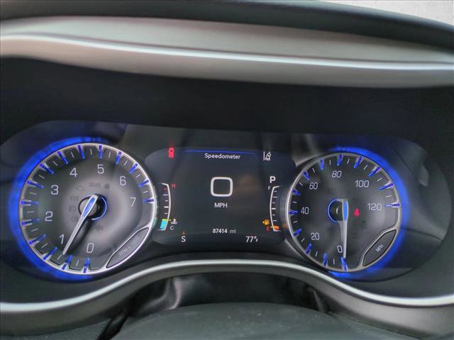 Used 2022 Chrysler Pacifica Touring-L FWD image 11