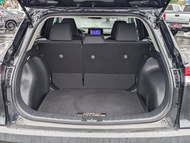 Used 2025 Toyota Corolla Cross LE image 10