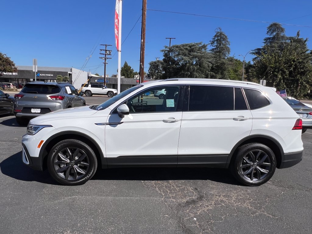 Used 2024 Volkswagen Tiguan SE AWD/4WD image 3