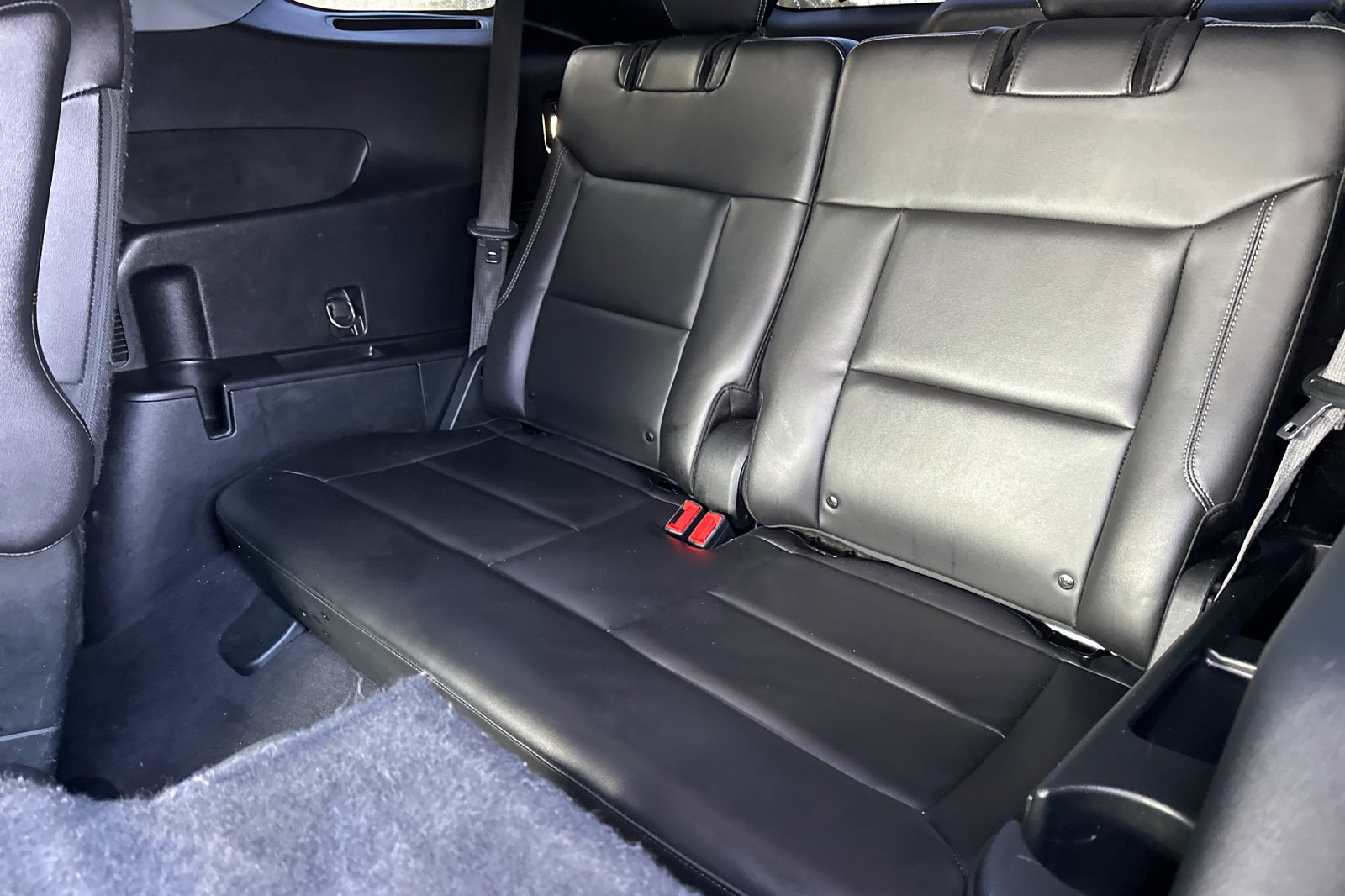 Used 2022 Ford Explorer XLT w/ Equipment Group 202A image 14