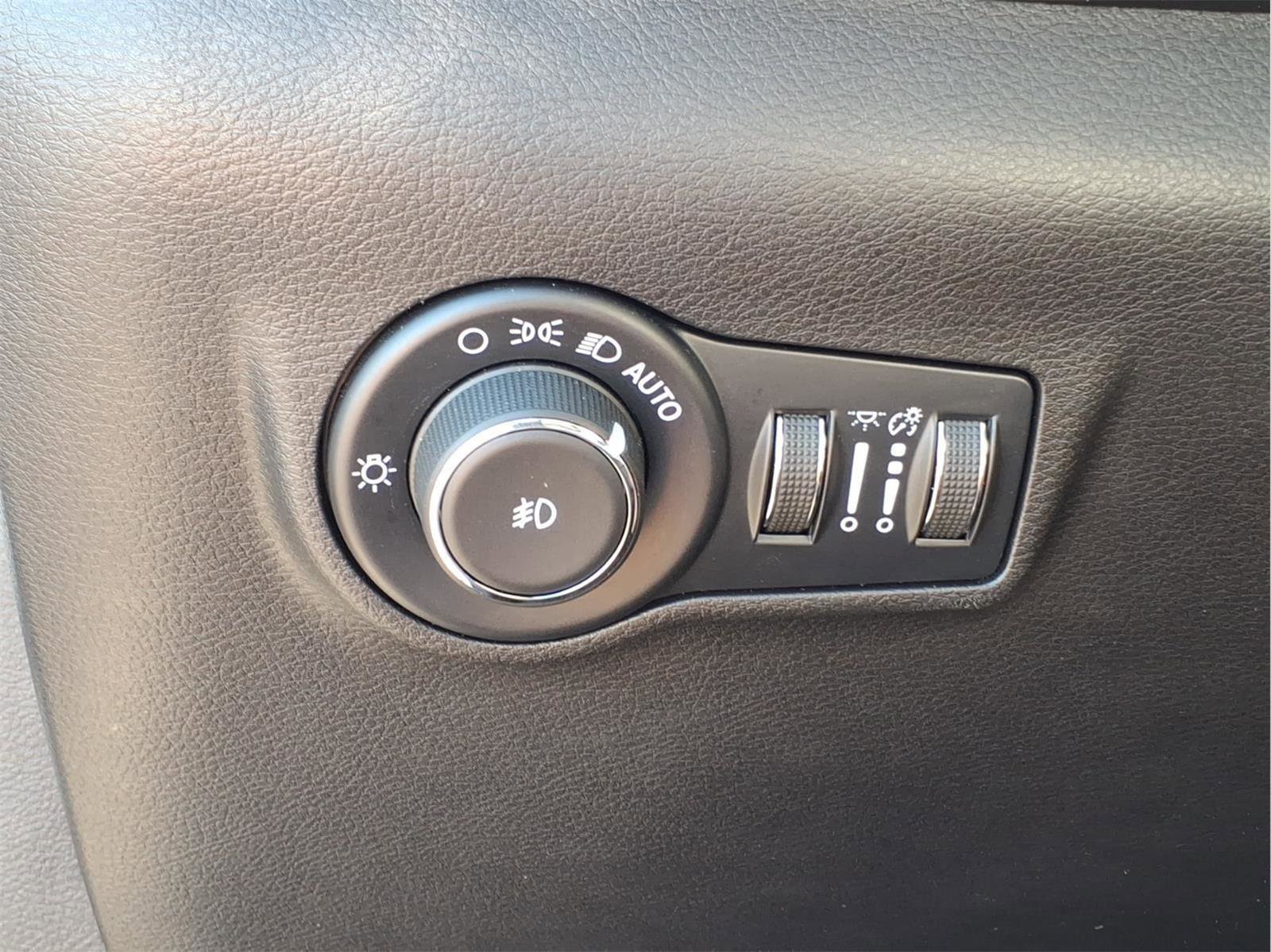 Used 2025 Jeep Compass Limited AWD/4WD image 17