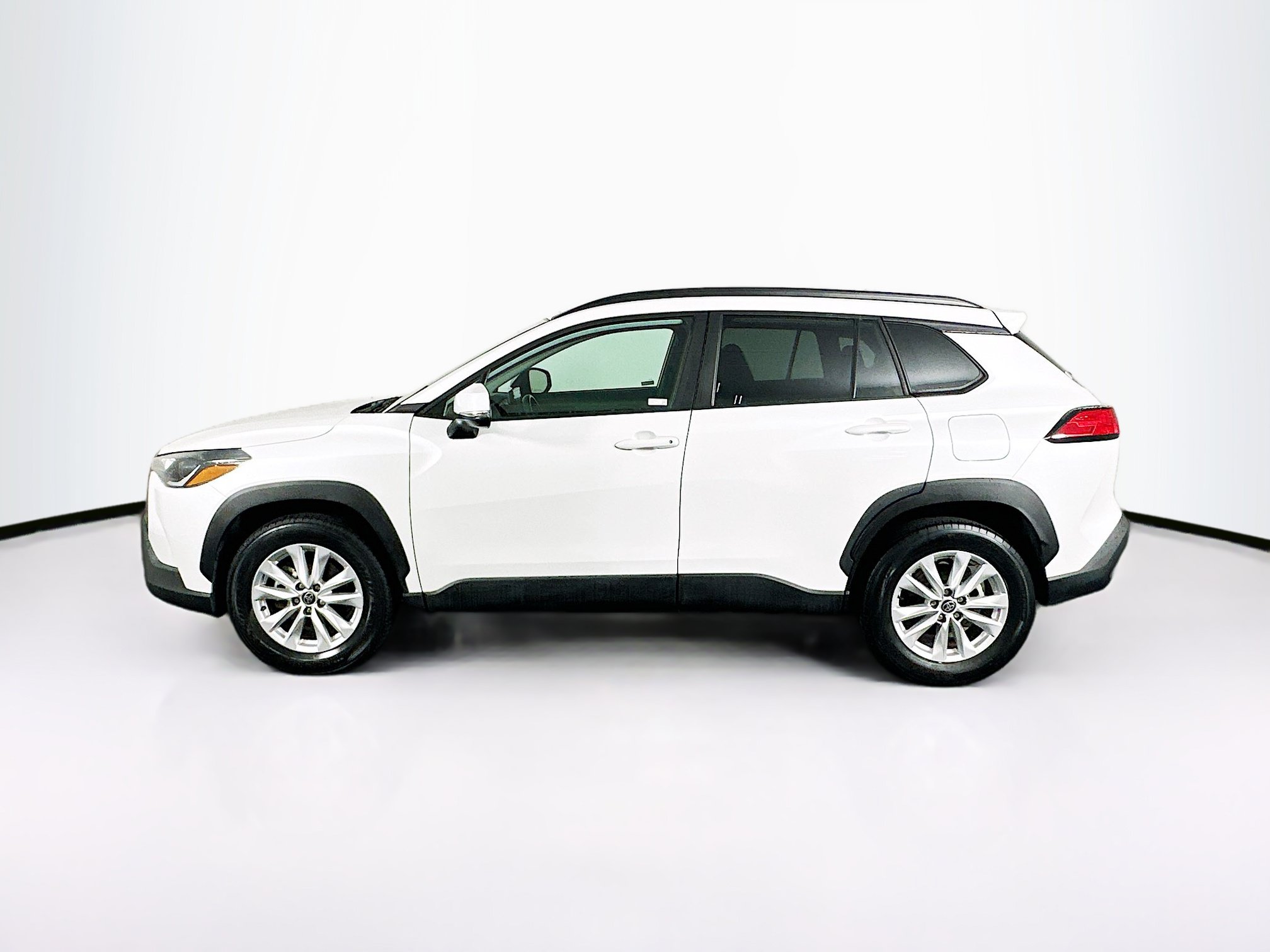 Used 2022 Toyota Corolla Cross LE FWD image 4