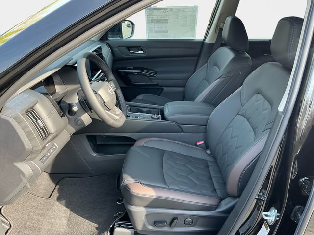 New 2026 Nissan Pathfinder Platinum AWD/4WD image 11