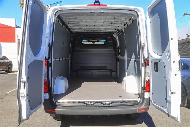 Used 2025 Mercedes-Benz Sprinter 2500 image 25