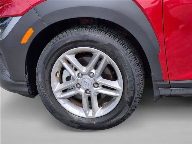 Used 2023 Hyundai Kona SE w/ Cargo Package FWD image 9