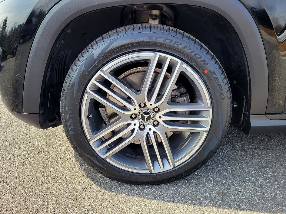 Used 2025 Mercedes-Benz GLS 450 4MATIC image 8