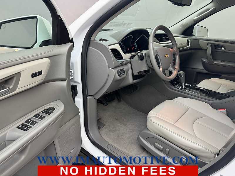 Used 2017 Chevrolet Traverse LT image 16