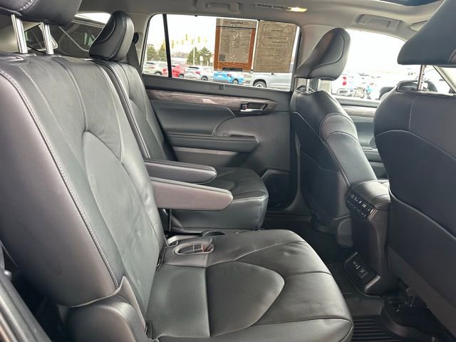 Used 2023 Toyota Highlander Platinum image 22